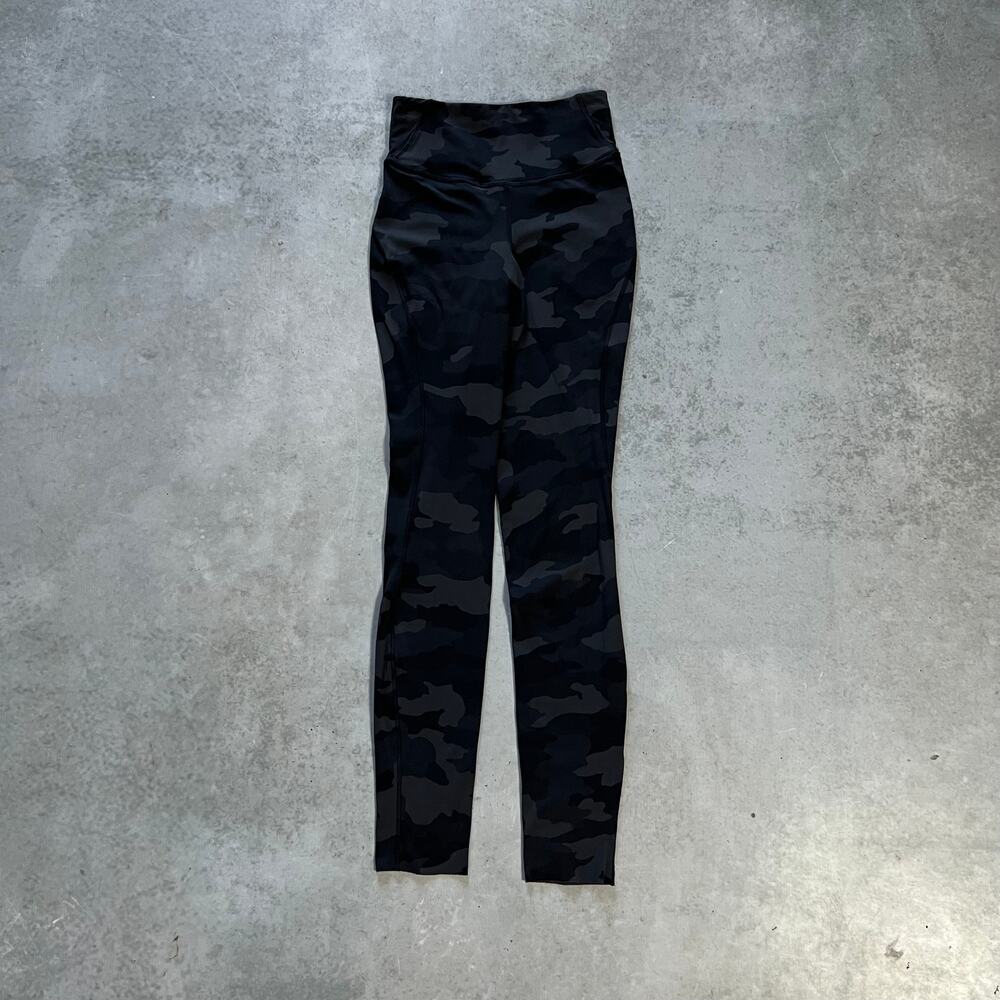 Lululemon Fast & Free Women’s Size 0 Black Camo Leggings Raw Hem